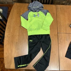 Boys Under Armour size 5 outfit LIKE NEW